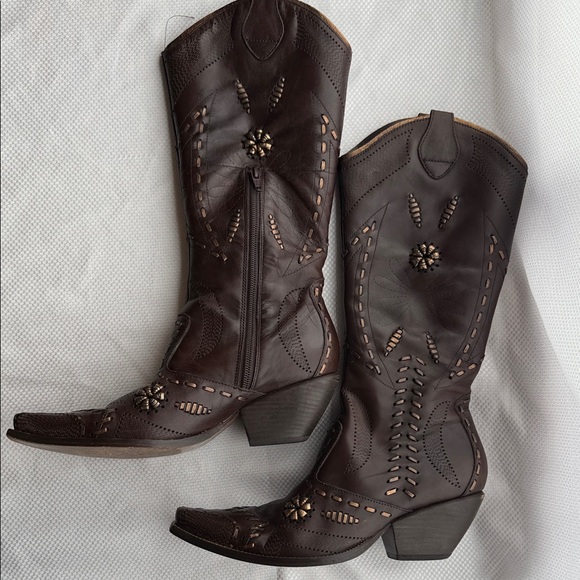Brown BCBGirls Western Leather Boots w/Bronze Leather Accents - 6.5 - Picture 1 of 11